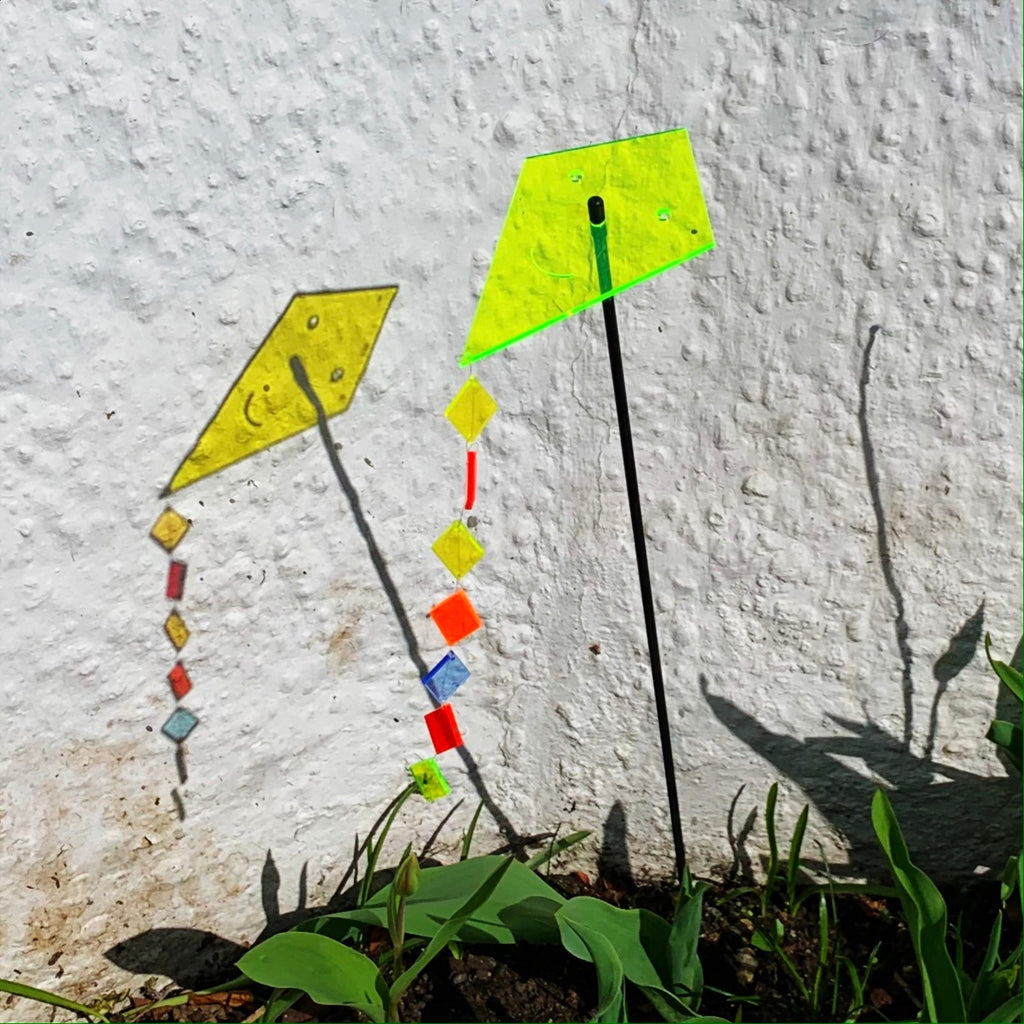 Single SunCatcher Garden Décor Ornament 'Kite with Tail'